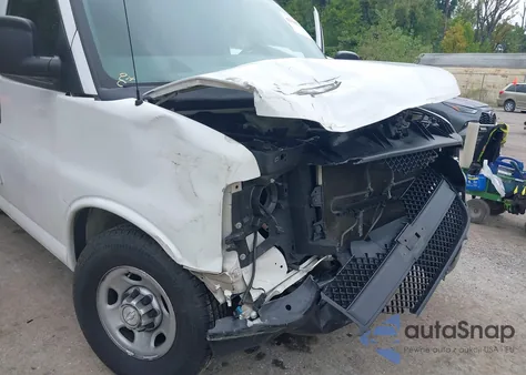 2017 Chevrolet Express 2500 Work Van z USA, uszkodzony, nr VIN 1GCWGAFF9H1317207